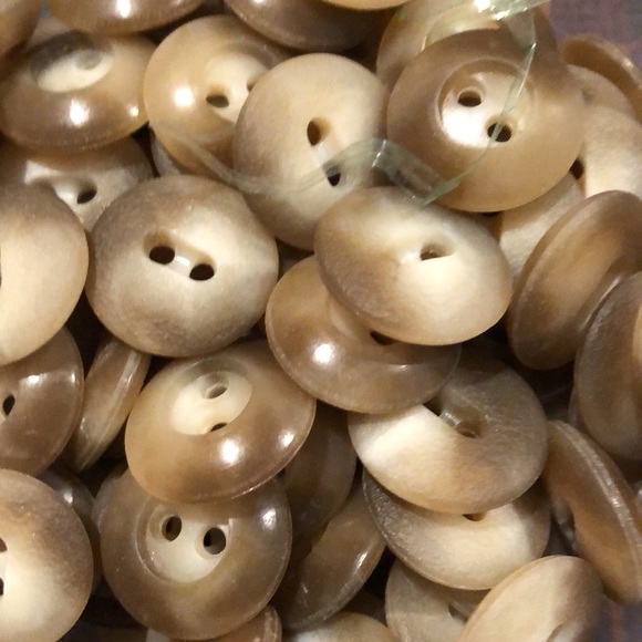 New vintage mottled beige/brown 2 hole craft sewing buttons - Picture 12 of 12